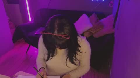 Snapshot of isis_diosa chatting on 1, 12, 2025 Ana Maria online show from 1, 12, 2025