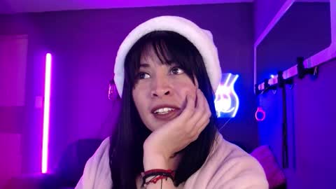 Snapshot of isis_diosa chatting on 1, 12, 2025 Ana Maria online show from 1, 12, 2025