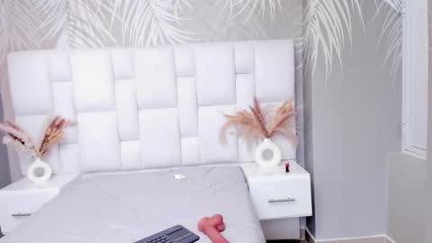 Snapshot of isis_loraine_ chatting on 24, 2, 2025 ISIS online show from 24, 2, 2025