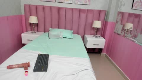 Snapshot of isis_loraine_ chatting on 4, 3, 2025 ISIS online show from 4, 3, 2025