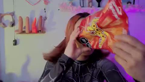 Isisjones18 online show from 10, 10, 2025