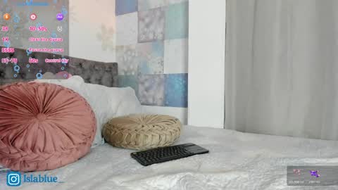 Isla Blue online show from 9, 4, 2026