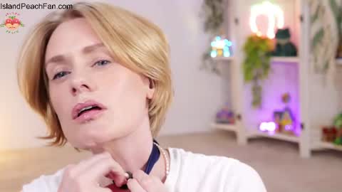 Lou  Peaches online show from 25, 6, 2026