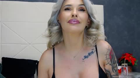 IssaSmyth online show from 10, 1, 2026