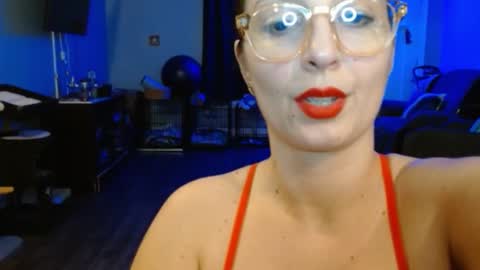 Snapshot of italiana25 chatting on 2, 2, 2025 Bella Bloom online show from 2, 2, 2025