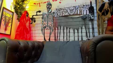 Italo Moore online show from 1, 11, 2025