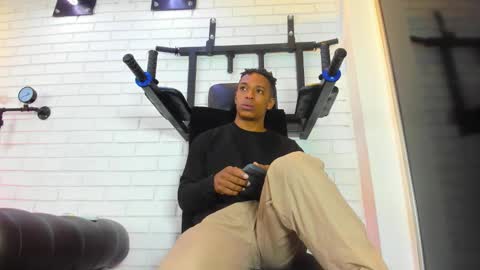 Italo Moore online show from 3, 12, 2025