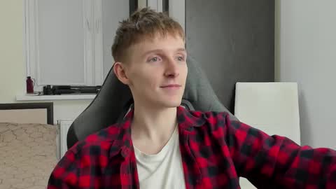 Snapshot of ithan_red chatting on 24, 9, 2025 Ethan online show from 24, 9, 2025