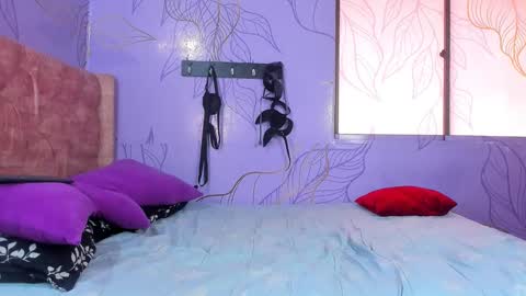 Snapshot of ithan_salvatore chatting on 5, 1, 2025 Ithan and Friends online show from 5, 1, 2025