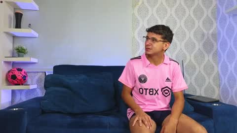 Snapshot of ithan_salvatore chatting on 8, 1, 2025 Ithan and Friends online show from 8, 1, 2025