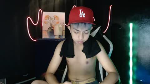 Snapshot of itsyourcummerboy_xx chatting on 22, 6, 2026 Kyle online show from 22, 6, 2026