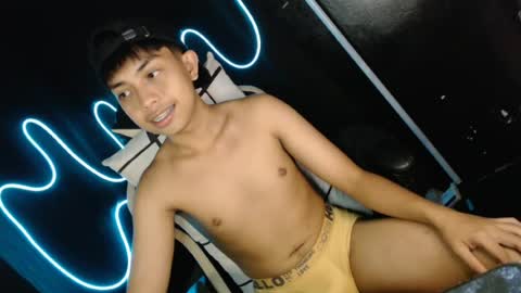 Snapshot of itsyourcummerboy_xx chatting on 14, 7, 2026 Kyle online show from 14, 7, 2026