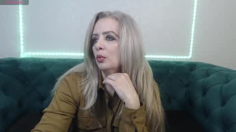 Snapshot of ivanacharm chatting on 4, 1, 2025 ivanacharm online show from 4, 1, 2025