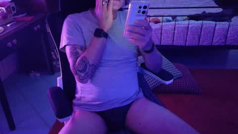 Snapshot of ivariello chatting on 10, 11, 2025 yves online show from 10, 11, 2025