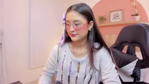 Snapshot of ivette_swan chatting on 21, 4, 2026 I V E T T E online show from 21, 4, 2026