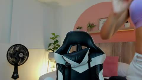 Snapshot of ivette_swan chatting on 2, 5, 2026 I V E T T E online show from 2, 5, 2026