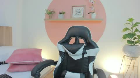 Snapshot of ivette_swan chatting on 25, 5, 2026 I V E T T E online show from 25, 5, 2026