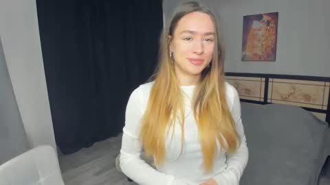 Snapshot of iveyhaw chatting on 17, 11, 2025 Violet online show from 17, 11, 2025