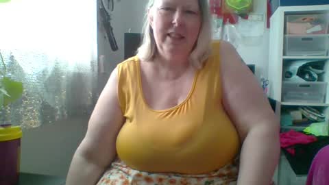 ivyjane3522 online show from 13, 7, 2026