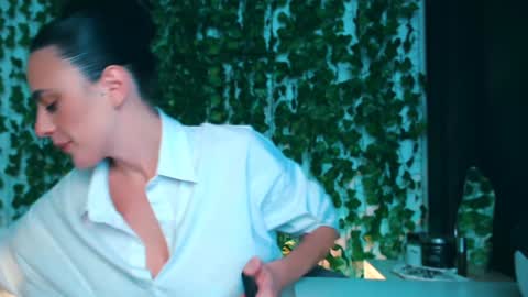 Miss Ivy online show from 8, 12, 2024