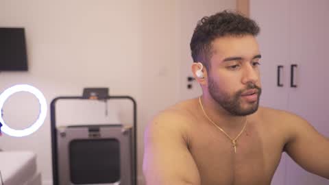 Snapshot of izaak_lover chatting on 19, 12, 2024 Izaak online show from 19, 12, 2024