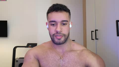 Snapshot of izaak_lover chatting on 3, 1, 2025 Izaak online show from 3, 1, 2025