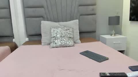 Snapshot of izato chatting on 8, 3, 2025 izato online show from 8, 3, 2025