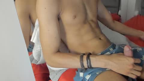 Snapshot of izato chatting on 12, 3, 2025 izato online show from 12, 3, 2025