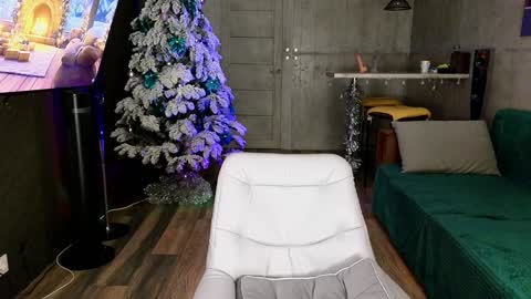 Snapshot of izi_fox chatting on 19, 12, 2024 izi online show from 19, 12, 2024