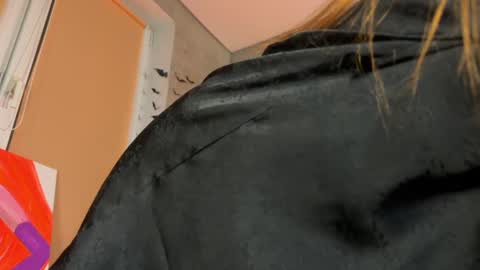 Snapshot of izi_fox chatting on 21, 2, 2025 izi online show from 21, 2, 2025