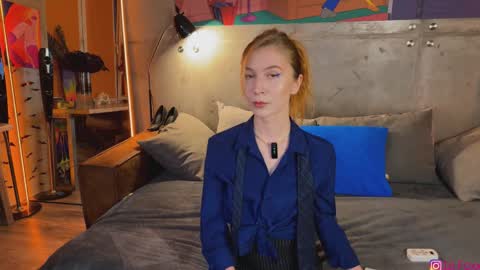 Snapshot of izi_fox chatting on 21, 9, 2025 izi online show from 21, 9, 2025