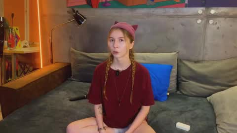 Snapshot of izi_fox chatting on 6, 10, 2025 izi online show from 6, 10, 2025