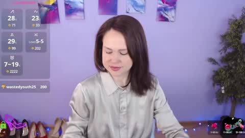 Queen of nylon  Victoria online show from 13, 2, 2025