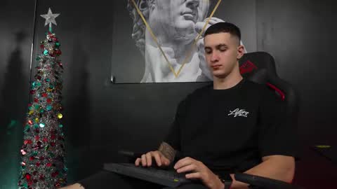 Snapshot of jacksonolsenn chatting on 17, 12, 2025 Jackson Olsen online show from 17, 12, 2025