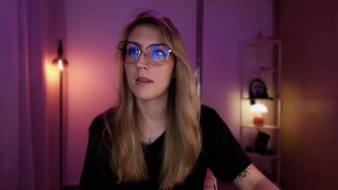 Linda Sofia help me get to 100 thumbs up online show from 25, 3, 2026