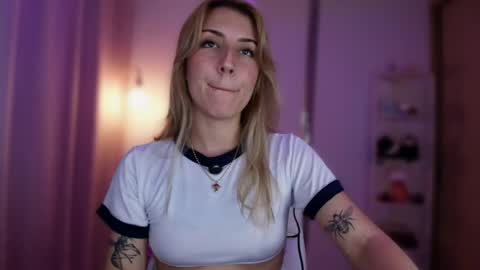 Snapshot of jacky_croft chatting on 11, 5, 2026 Linda Sofia help me get to 100 thumbs up online show from 11, 5, 2026
