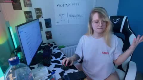 Snapshot of jacywinslat chatting on 25, 2, 2025 jacywinslat online show from 25, 2, 2025