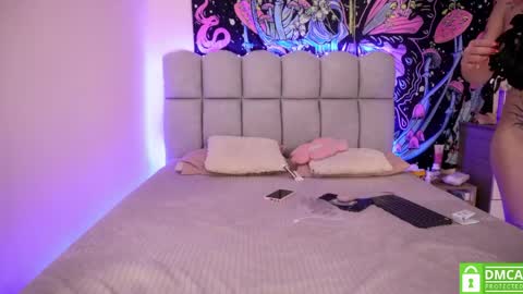   online show from 12, 4, 2026