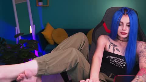 jade_castle online show from 24, 1, 2025