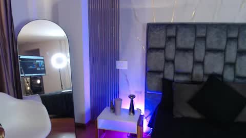 Snapshot of jade_fg chatting on 18, 9, 2025 Sara online show from 18, 9, 2025