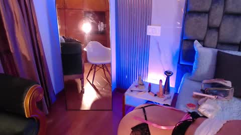 Snapshot of jade_fg chatting on 26, 9, 2025 Sara online show from 26, 9, 2025