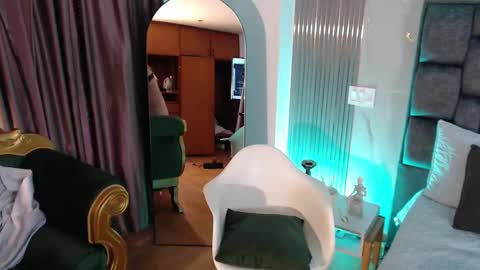 Snapshot of jade_fg chatting on 3, 10, 2025 Sara online show from 3, 10, 2025