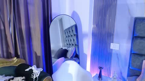 Snapshot of jade_fg chatting on 7, 10, 2025 Sara online show from 7, 10, 2025