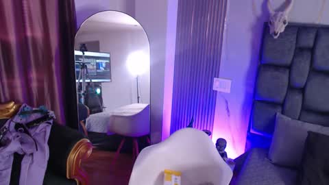Snapshot of jade_fg chatting on 11, 10, 2025 Sara online show from 11, 10, 2025