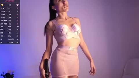 Jade Paris online show from 5, 10, 2025