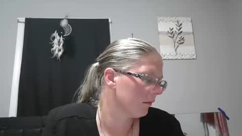 JadeLuv online show from 6, 11, 2025