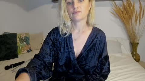 elena online show from 17, 4, 2026