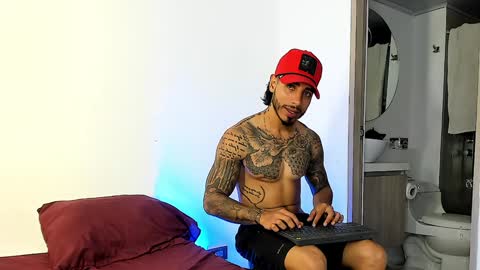 Snapshot of jakee_brown chatting on 5, 2, 2025 Santiago online show from 5, 2, 2025