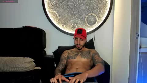 Snapshot of jakee_brown chatting on 24, 11, 2025 Santiago online show from 24, 11, 2025
