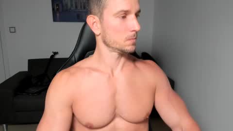 Muscle beast P online show from 15, 12, 2024